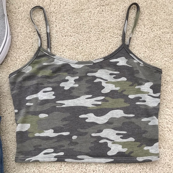 Camo Print Cropped Tank - Picture 2 of 4